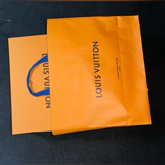 Louis Vuitton AV. Sling Bag in Monogram Canvas - Picture 2 of 7